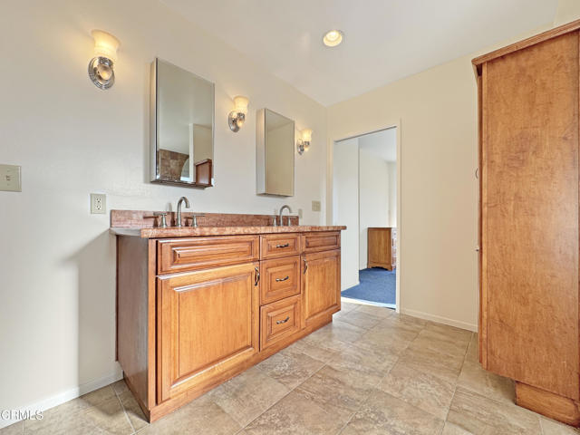 2307 Dorothy Street, La Crescenta CA: https://media.crmls.org/mediaz/2e4ccff4-6b1c-4a44-9bc3-f39070fb21fd.jpg