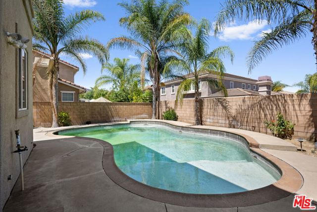 45495 Peacock Place, Temecula CA: https://media.crmls.org/mediaz/2e4d07f3-199a-4851-86b7-50a4a3893342.jpg