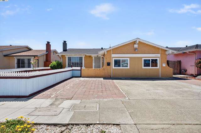 4300 Berk Ave, Richmond CA: https://media.crmls.org/mediaz/2e4d1bd3-780f-4f58-8d9c-81a8301dd682.jpg