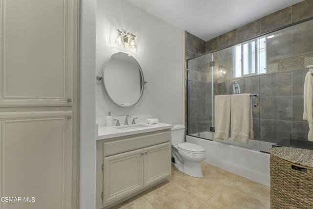 5200 Premiere Hills Circle, Woodland Hills CA: https://media.crmls.org/mediaz/2e4d683d-4226-490d-a31d-ed9a4a2e9553.jpg