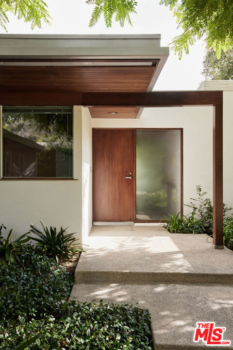 3970 Archdale Road, Encino CA: https://media.crmls.org/mediaz/2e4da2b8-68f7-490a-bba6-518c2cf5fb7b.jpg