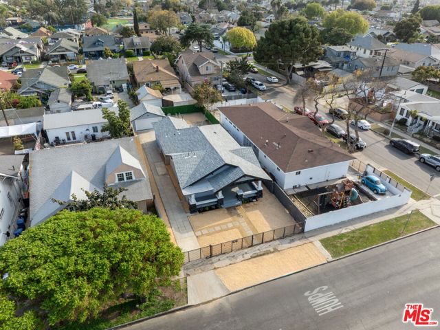 1050 W 48th Street, Los Angeles CA: https://media.crmls.org/mediaz/2e4eaffc-9462-4222-a131-61c07f1a362d.jpg