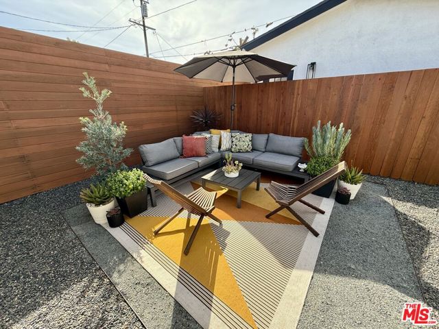 3625 Somerset Drive, Los Angeles CA: https://media.crmls.org/mediaz/2e4edfd2-4345-4a63-8fb0-5a08ae0b2348.jpg