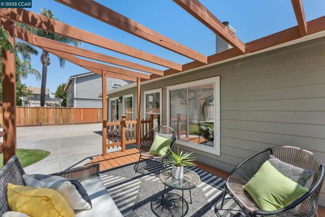 3075 Shiles Loop, Brentwood CA: https://media.crmls.org/mediaz/2e4eeeb5-2886-4771-95ba-6427dc55da5f.jpg