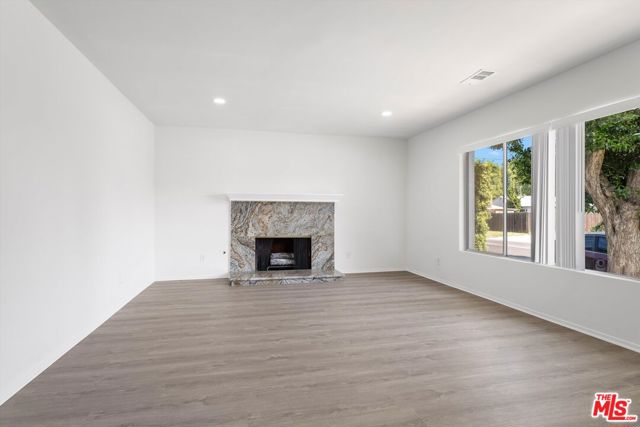 19717 Chase Street, Winnetka CA: https://media.crmls.org/mediaz/2e4ef7d5-9854-492a-83b3-014f2ca2aec5.jpg