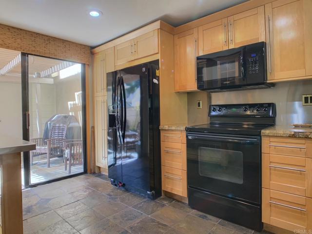 Detail Gallery Image 7 of 23 For 10473 Crosscreek Ter, San Diego,  CA 92131 - 2 Beds | 2/1 Baths