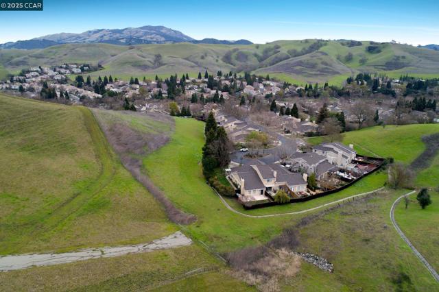 2120 Shady Creek Pl, Danville CA: https://media.crmls.org/mediaz/2e4f6f0f-af2a-4c0f-a394-4a46771ff793.jpg