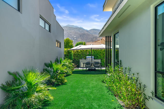 161 Holliday Way, Palm Springs CA: https://media.crmls.org/mediaz/2e501dfa-f694-4322-a01d-6acc6eb3def3.jpg