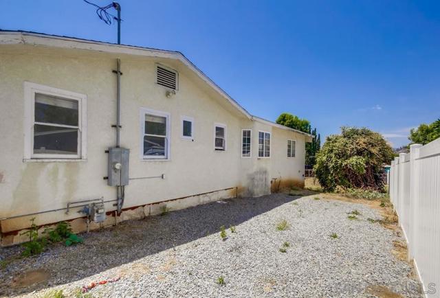 12224 Lemon Crest Drive, Lakeside CA: https://media.crmls.org/mediaz/2e5085ef-08aa-4180-b523-0c12e3750dd9.jpg