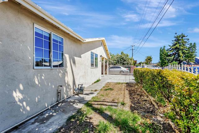 1111 Stonington Ave, San Pablo CA: https://media.crmls.org/mediaz/2e50a1bb-a8e7-4040-867b-8d2ff5da0f66.jpg