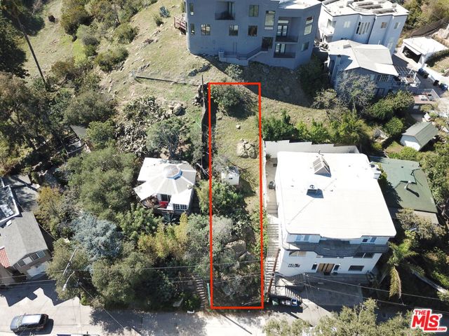 2925 N Park Center Drive, Los Angeles CA: https://media.crmls.org/mediaz/2e50c5db-776a-4c36-8c4b-73bbbaf8c8d5.jpg