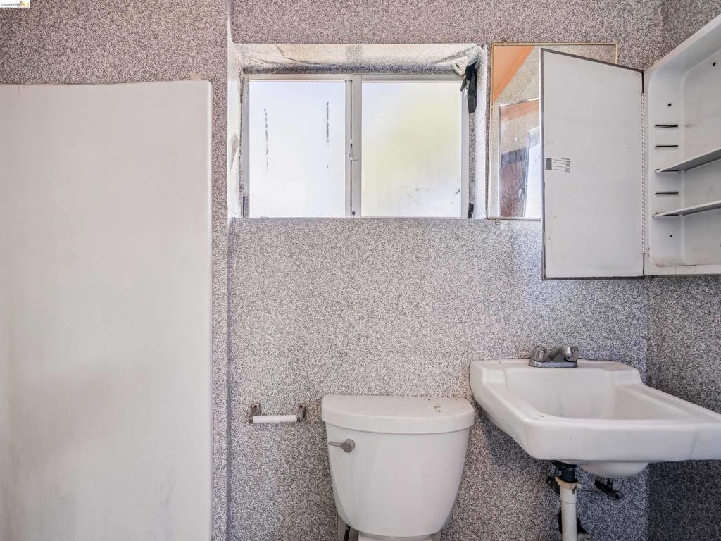 https://media.crmls.org/mediaz/2e50de4c-4e81-4cdd-b121-d882fafb2914.jpg?preset=X-Large