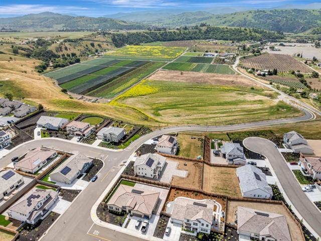 172 Vienna Way, Hollister CA: https://media.crmls.org/mediaz/2e50e360-ed1c-4c5d-943a-a2c979d17b37.jpg