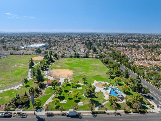 9471 Compass Point Dr S, San Diego CA: https://media.crmls.org/mediaz/2e50e796-82c9-440c-bb02-5e140dc945ab.jpg