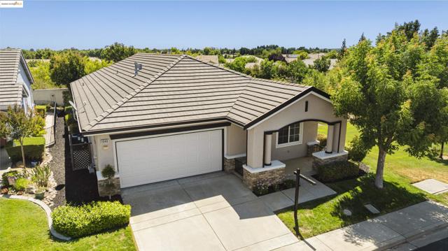 1040 Bismarck Terr, Brentwood CA: https://media.crmls.org/mediaz/2e51021e-fc7f-42cb-ad8d-caf27991ee61.jpg