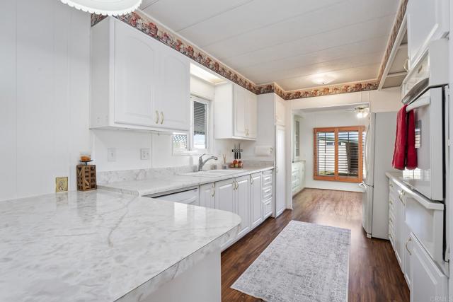 Detail Gallery Image 9 of 38 For 7467 Mission Gorge Rd Spc 81,  Santee,  CA 92071 - 2 Beds | 2 Baths