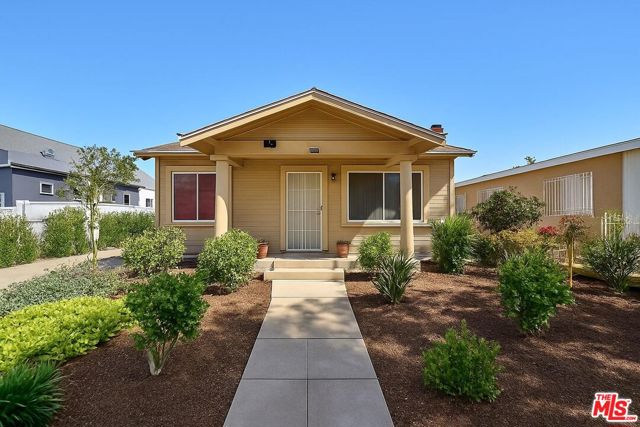 2912 5th Avenue, Los Angeles CA: https://media.crmls.org/mediaz/2e51184c-c9d2-45ea-86b2-444d389f80a6.jpg