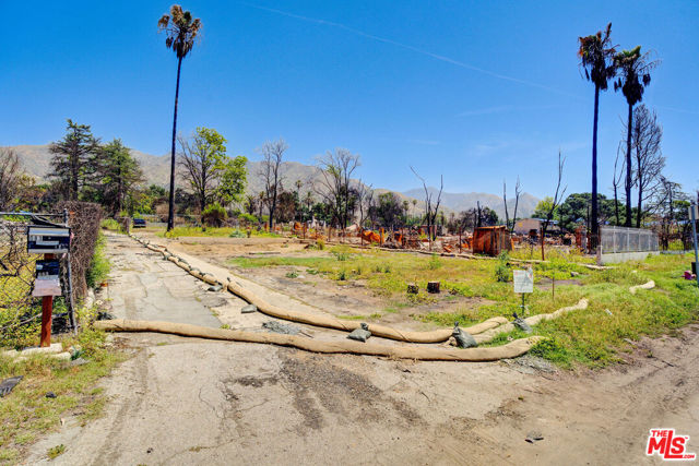 691 E Pine Street, Altadena CA: https://media.crmls.org/mediaz/2e512c5c-98bd-48f8-8871-0040b8a447aa.jpg