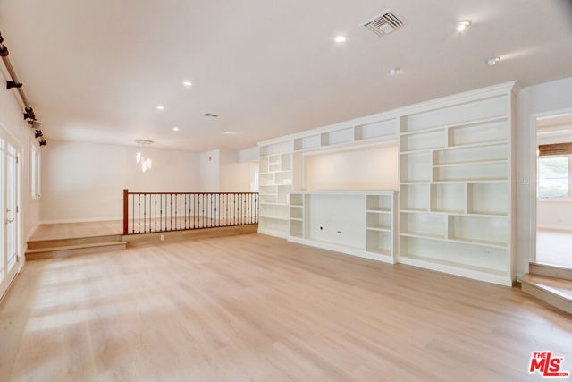16314 Meadowridge Road, Encino CA: https://media.crmls.org/mediaz/2e512d5b-7f48-4ae3-bb1b-a73141fb54ff.jpg