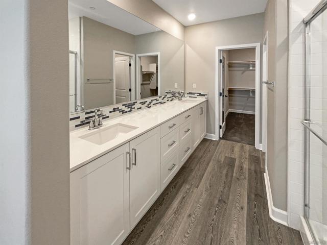10411 Walden Way, San Diego CA: https://media.crmls.org/mediaz/2e5151be-32c3-4f2c-a48b-774250e9e040.jpg