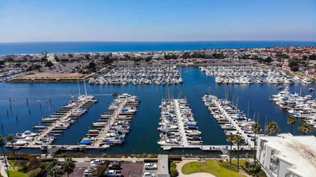 2901 Peninsula Road, Oxnard CA: https://media.crmls.org/mediaz/2e5216d9-6222-4d5c-bc6b-24cf4621bd6a.jpg