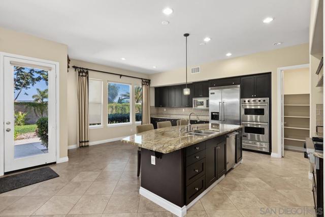 1833 Corte Galeana, Chula Vista CA: https://media.crmls.org/mediaz/2e524d51-609e-438a-9b42-a1ed27f16da1.jpg