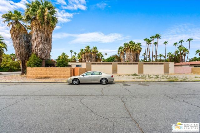 490 S Compadre Road, Palm Springs CA: https://media.crmls.org/mediaz/2e528905-9286-41f8-a48c-12d617680f49.jpg