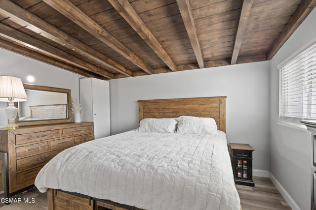 431 Palm Drive, Oxnard CA: https://media.crmls.org/mediaz/2e52f473-1698-494d-bd87-b0abfbb61d71.jpg