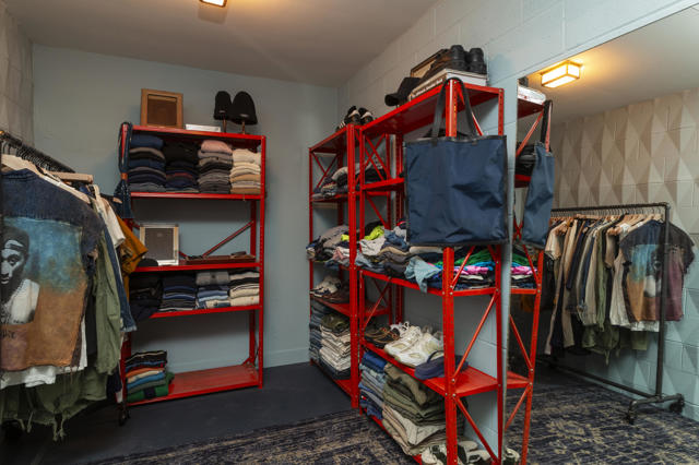 1055 E Granvia Valmonte, Palm Springs CA: https://media.crmls.org/mediaz/2e53316e-2aed-44c4-ad93-7d3b12c61a8d.jpg