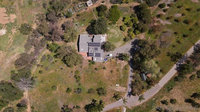 9740 Nutby Ln, Escondido CA: https://media.crmls.org/mediaz/2e534710-d29f-496d-b405-e3747bd82571.jpg