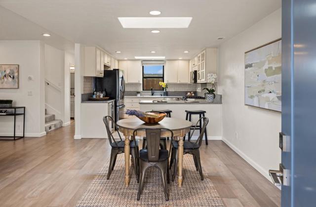 303 Del Robles Avenue, Monterey CA: https://media.crmls.org/mediaz/2e5388b2-2c0f-4639-9e06-f436b094bd12.jpg