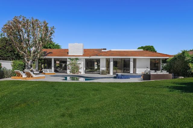 11 Sussex Court, Rancho Mirage CA: https://media.crmls.org/mediaz/2e53e7c3-63e1-4c88-8396-deb6a80cdcb9.jpg