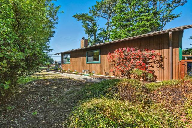 430 Marine Boulevard, Moss Beach CA: https://media.crmls.org/mediaz/2e547db4-a0e6-4fc5-ab00-ee1aa580e663.jpg
