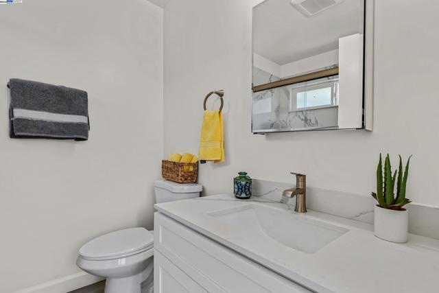 3495 Carrillo Dr, San Leandro CA: https://media.crmls.org/mediaz/2e5482b1-51c3-4085-a566-f23f0e65f16a.jpg