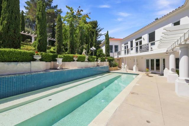150 New Place Road, Hillsborough CA: https://media.crmls.org/mediaz/2e557342-ca30-42b3-86ae-b9130b80e121.jpg