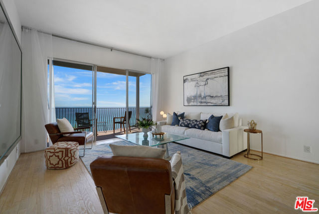 18111 Coastline Drive, Malibu CA: https://media.crmls.org/mediaz/2e558ca2-4ab9-47d1-af50-644931eca849.jpg