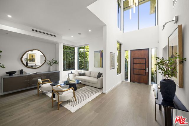 125 S Medio Drive, Los Angeles CA: https://media.crmls.org/mediaz/2e55c932-2cbd-4b3b-a6b5-883bba4ae89a.jpg
