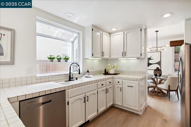 1666 Brush Creek Pl, Danville CA: https://media.crmls.org/mediaz/2e57228c-9a27-4fda-b485-4638b160780a.jpg