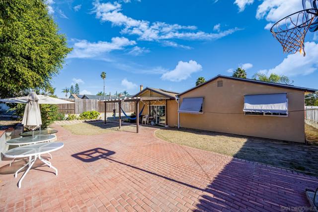 740 Melrose Pl, Vista, California 92083, 5 Bedrooms Bedrooms, ,2 BathroomsBathrooms,Single Family Residence,For Sale,Melrose Pl,250000638SD