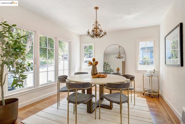 6753 Manor Crest, Oakland CA: https://media.crmls.org/mediaz/2e578890-ae63-4437-b7e6-f0ac7cfd6a2c.jpg