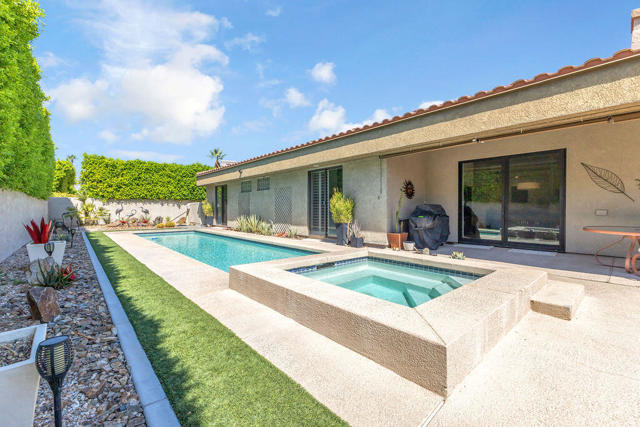 29 El Roble Court, Rancho Mirage CA: https://media.crmls.org/mediaz/2e57c41c-c86d-4eeb-8a00-cc963111fb40.jpg
