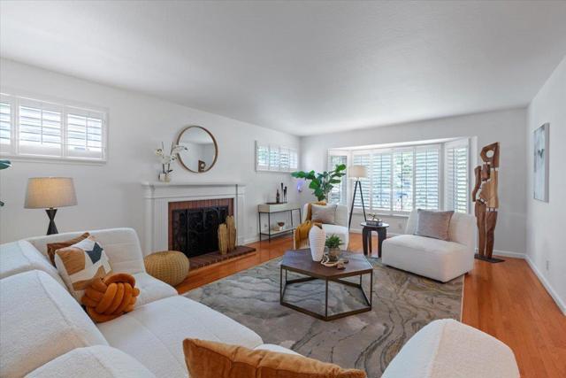 1141 Fairview Avenue, Redwood City CA: https://media.crmls.org/mediaz/2e57e51d-b5af-411b-85a5-4fd7c69b98ec.jpg