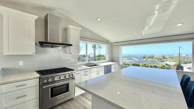 Detail Gallery Image 18 of 74 For 6611 Avenida De Las Pescas, La Jolla,  CA 92037 - 4 Beds | 3 Baths