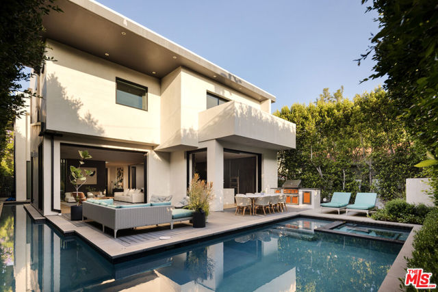105 S Laurel Avenue, Los Angeles CA: https://media.crmls.org/mediaz/2e5899f1-b800-4c35-ac96-7c2dc7afce70.jpg
