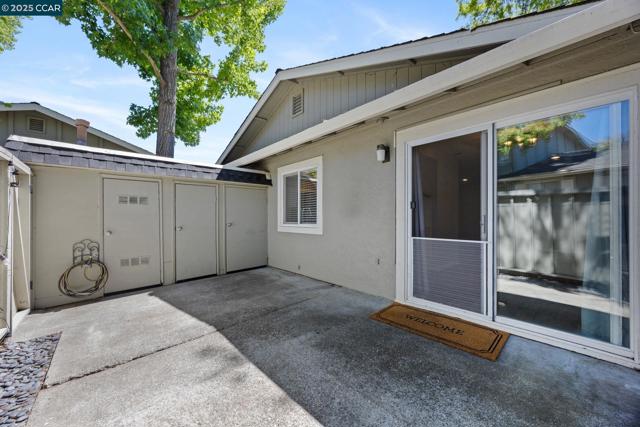 2749 Fountainhead Dr, San Ramon CA: https://media.crmls.org/mediaz/2e58bebf-3a1b-424a-8259-9e63f9a7968a.jpg