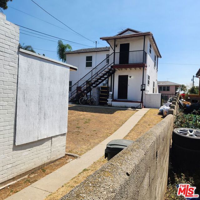 10613 Haas Avenue, Los Angeles CA: https://media.crmls.org/mediaz/2e58e253-c01d-49b0-bc3f-b98b69e9c490.jpg