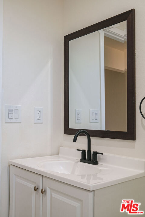 6006 2nd Avenue, Los Angeles CA: https://media.crmls.org/mediaz/2e59ad58-8780-4809-9a35-59403636c865.jpg