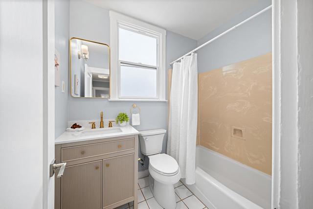 454 Ellington Avenue, San Francisco CA: https://media.crmls.org/mediaz/2e59ade8-5950-419a-b428-0359baf0570a.jpg