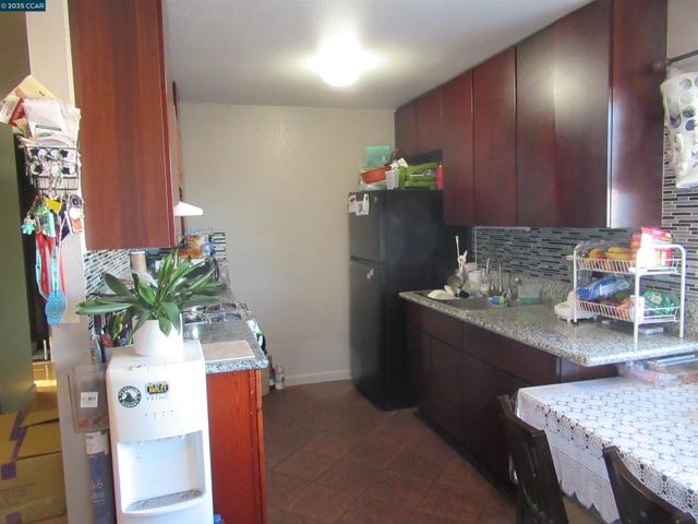 615 15Th St, Richmond CA: https://media.crmls.org/mediaz/2e5a473c-67e7-4fce-9cd1-375c26984d8a.jpg