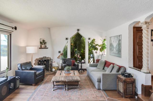 700 Howard Avenue, Burlingame CA: https://media.crmls.org/mediaz/2e5a48ff-5de9-4222-aeca-e6fb74e35922.jpg